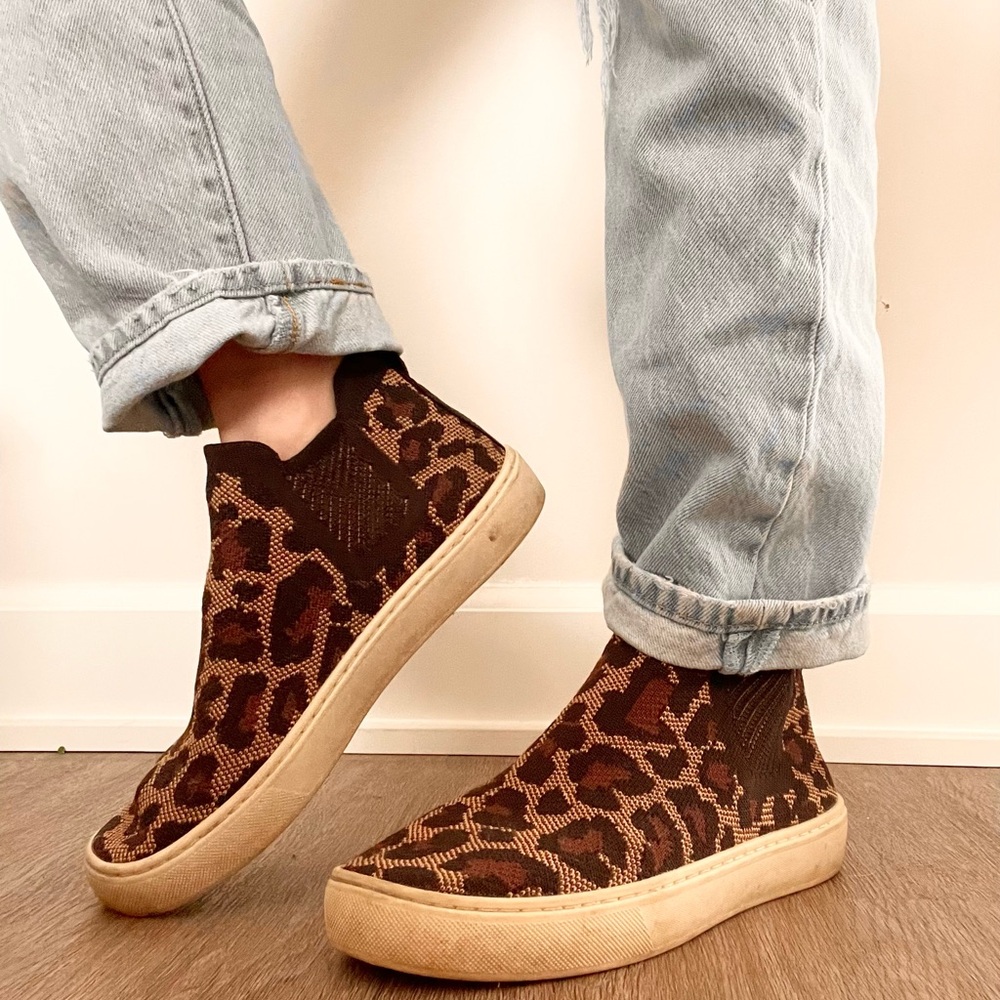 Rothys Limited Edition Wildcat Print Chelsea Boots - Picture 2 of 9